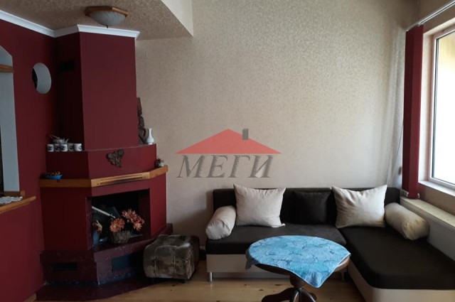 Къща с Търговски обекти