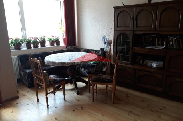 Къща с Търговски обекти