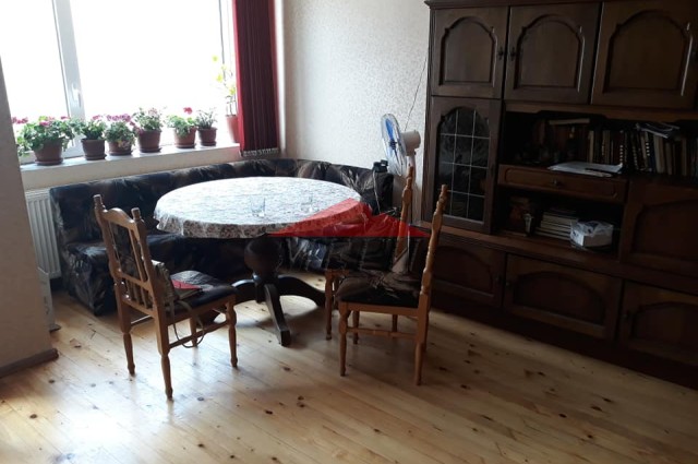 Къща с Търговски обекти