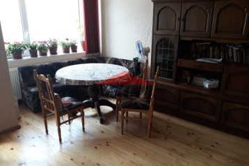 Къща с Търговски обекти