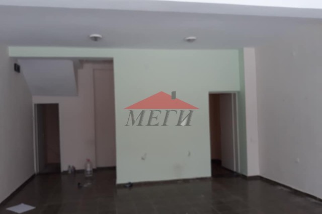 Къща с Търговски обекти