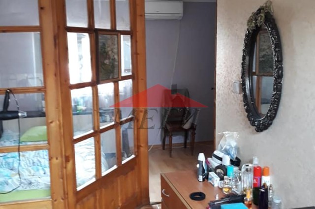 Къща с Търговски обекти