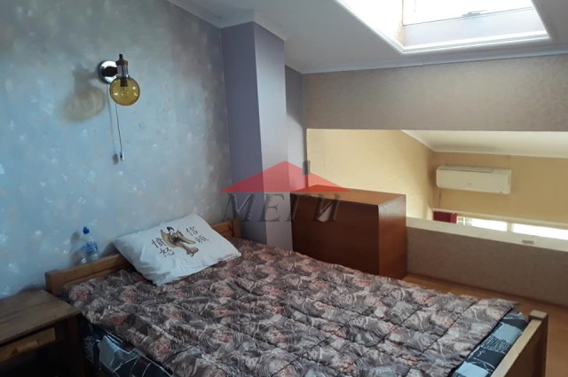 Къща с Търговски обекти