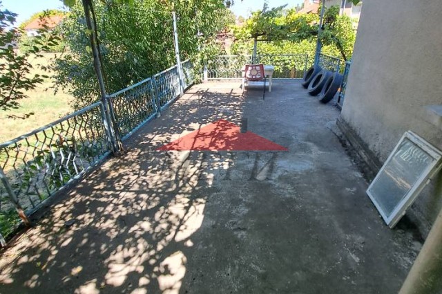 Къща-близнак