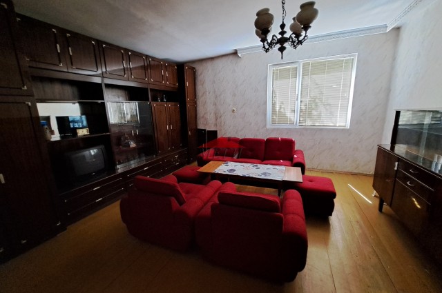 Къща-близнак