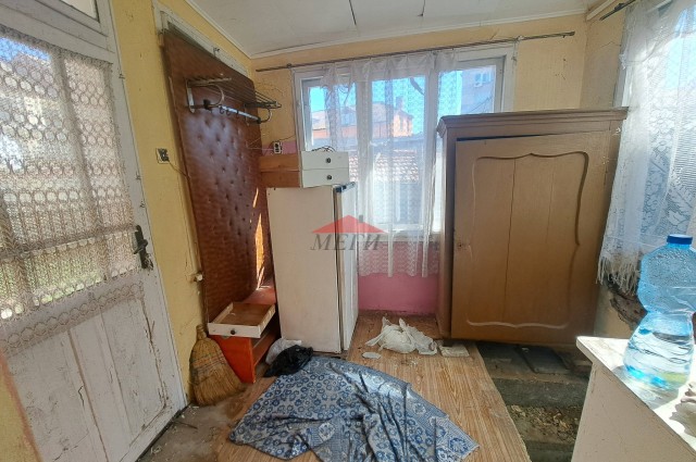 Къща с гараж