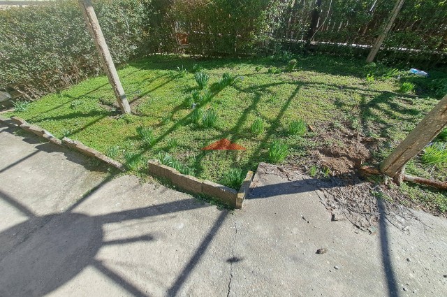 Къща с гараж