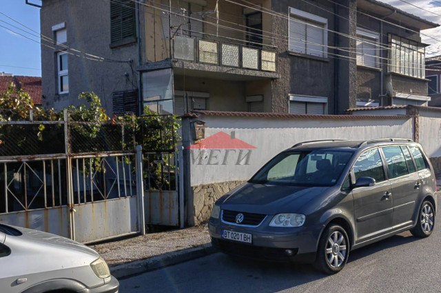 Къща-близнак