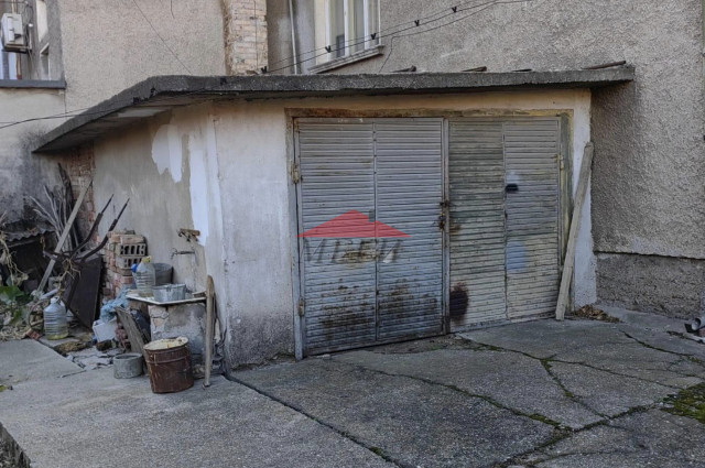 Къща-близнак