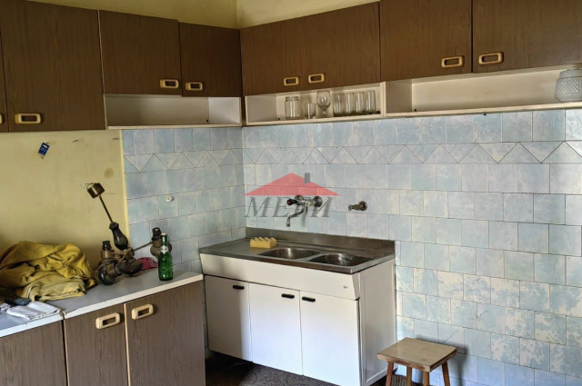 Къща-близнак