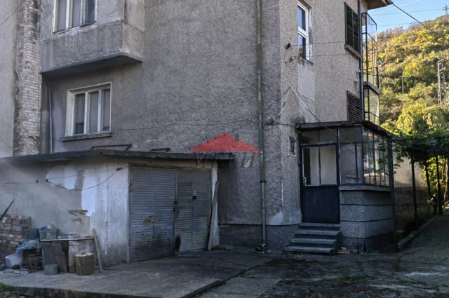 Къща-близнак