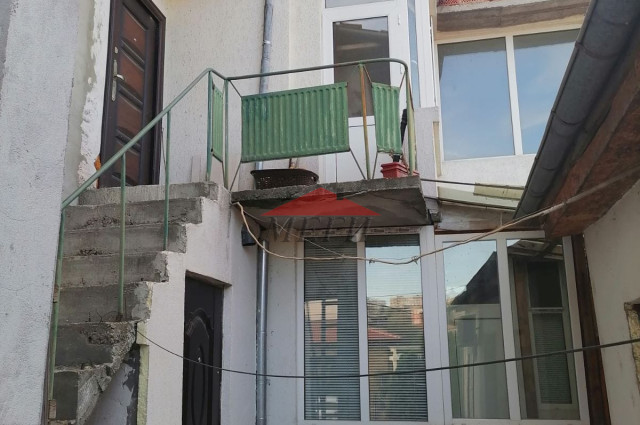 Къща-близнак