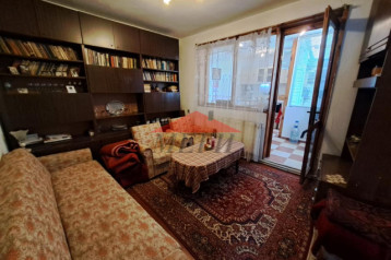 Къща-близнак