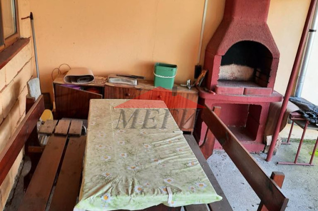 Къща с Търговски обекти