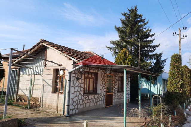 Къща с Търговски обекти