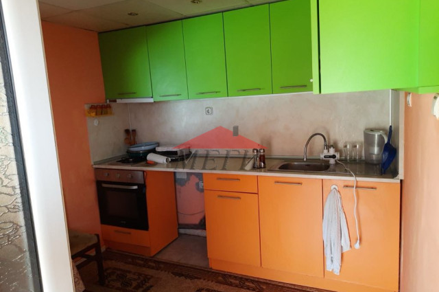 Къща с Търговски обекти